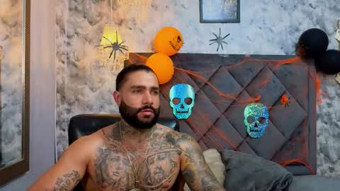 Snapshot of apolo_rousse chatting on October 13, 1:40 am Apolo online show from October 13, 1:40 am