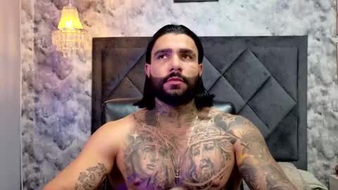 Snapshot of apolo_rousse chatting on October 2, 1:37 am Apolo online show from October 2, 1:37 am
