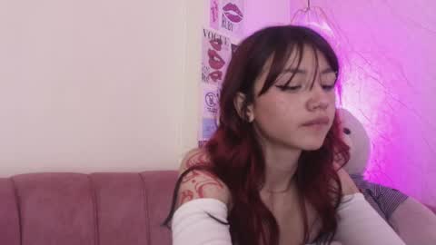 Snapshot of april_bennett chatting on October 7, 4:58 pm online show from October 7, 4:58 pm