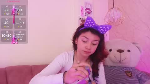 Snapshot of april_bennett chatting on September 27, 12:36 pm online show from September 27, 12:36 pm