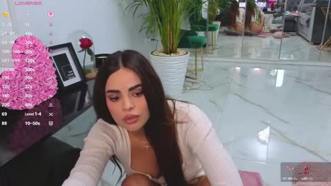 Snapshot of arabian_beautyy chatting on October 7, 9:16 am IsaBella online show from October 7, 9:16 am