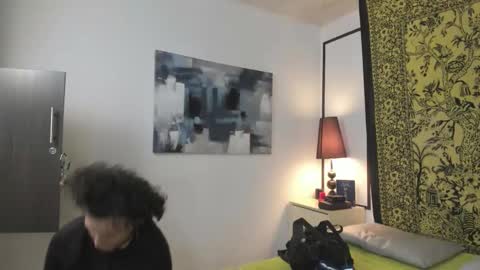 aria y orien  online show from November 18, 11:02 am