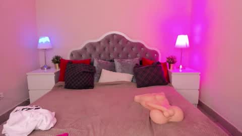 Snapshot of aria_blisss chatting on October 9, 2:17 am aria_blisss online show from October 9, 2:17 am