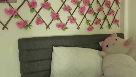 aria_silk online show from March 27, 7:15 pm