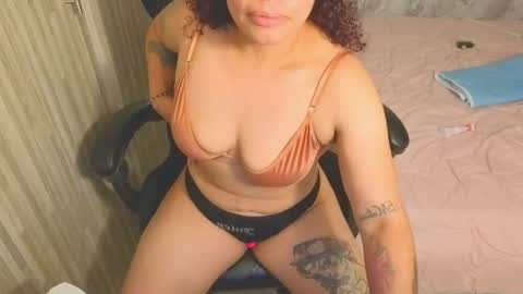 aria_sinclair27 online show from May 16, 10:19 pm