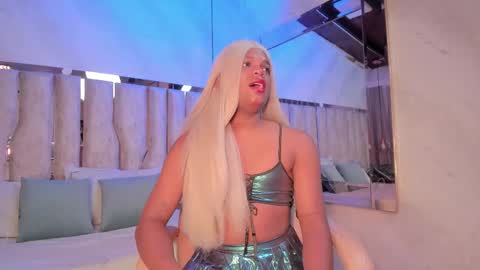 ariana_grande233 online show from March 6, 11:42 am