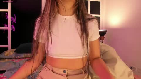 Snapshot of ariana_villada chatting on March 3, 3:30 am Ari online show from March 3, 3:30 am