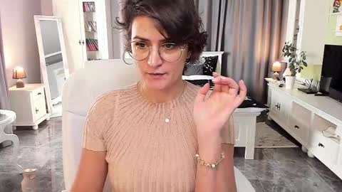 Ana online show from October 20, 9:47 am