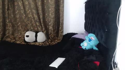 arianna and max online show from November 19, 8:13 am