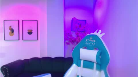 arianna_sweeet online show from March 27, 4:51 am