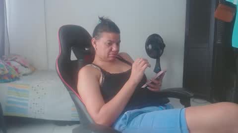 ariannaloovel online show from April 16, 8:09 pm