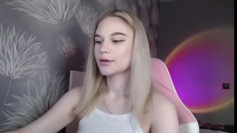 ariavelvets online show from June 10, 12:15 pm