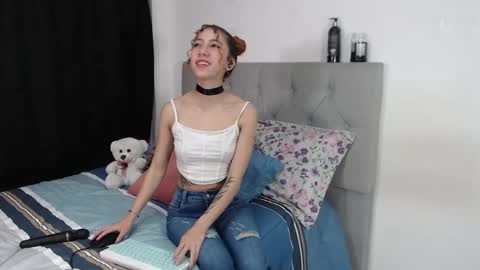 Ari Bunnie  online show from December 5, 8:38 am