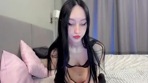 Snapshot of ariel_rouse chatting on February 18, 8:36 pm Ariel online show from February 18, 8:36 pm