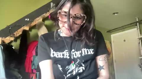 ariel  colin when hes here online show from March 28, 6:09 pm