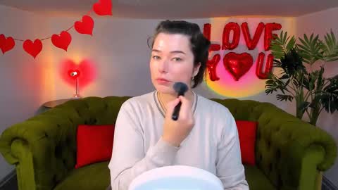 Snapshot of arigraynor chatting on February 13, 1:15 pm Ari online show from February 13, 1:15 pm