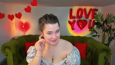 Snapshot of arigraynor chatting on February 24, 3:42 pm Ari online show from February 24, 3:42 pm