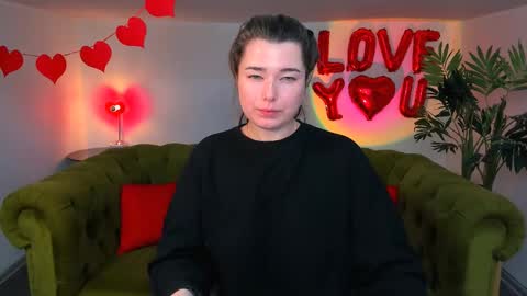 Snapshot of arigraynor chatting on February 14, 9:03 am Ari online show from February 14, 9:03 am