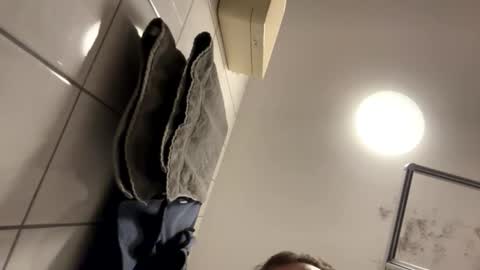 armyskater32 online show from February 21, 12:02 am