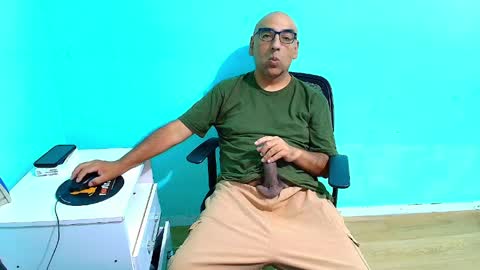 arnelux72 online show from April 2, 5:15 am