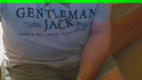 Snapshot of arnie12 chatting on October 19, 11:04 am Arnie online show from October 19, 11:04 am