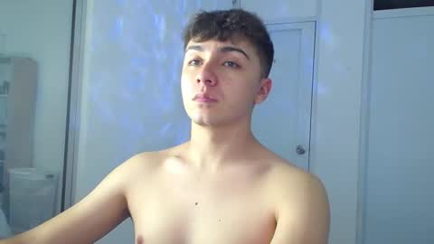 Snapshot of aron__cooper chatting on March 7, 2:36 am aron__cooper online show from March 7, 2:36 am