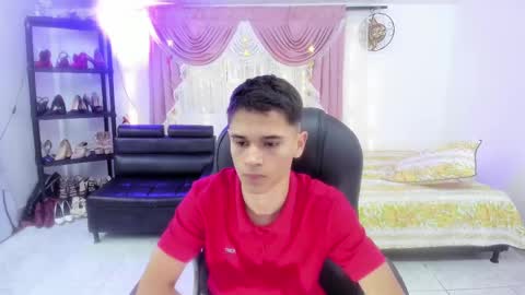 Snapshot of aron_boyy chatting on September 12, 7:38 pm Aaron online show from September 12, 7:38 pm