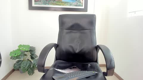 Snapshot of aroon_connor chatting on February 7, 7:49 pm   online show from February 7, 7:49 pm