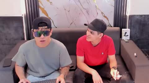 Aroon   online show from April 24, 4:03 am