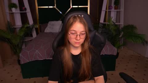 arrinawair online show from November 18, 9:01 am