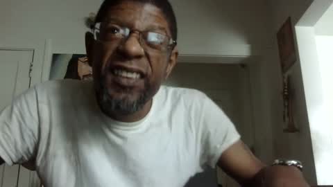 Snapshot of arteblazze chatting on February 24, 1:31 pm Arteblazze not daddy boy bitch or nigga online show from February 24, 1:31 pm