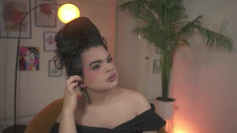 Chloe  online show from November 25, 5:45 pm