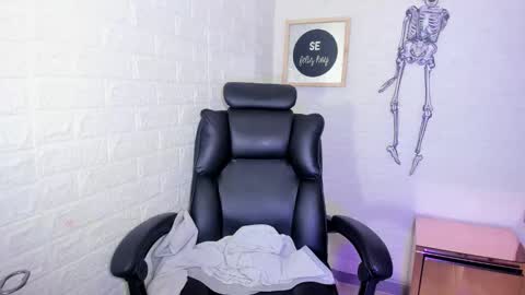 artenisa_tay69 online show from October 18, 4:05 am