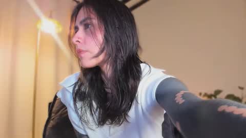 Linda  independent model artgeea online show from February 24, 11:30 pm