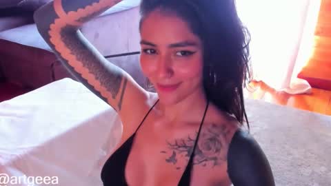 Linda  independent model artgeea online show from February 25, 6:55 pm