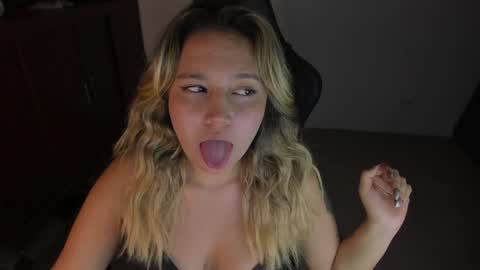 ash_smith1 online show from January 16, 1:48 am