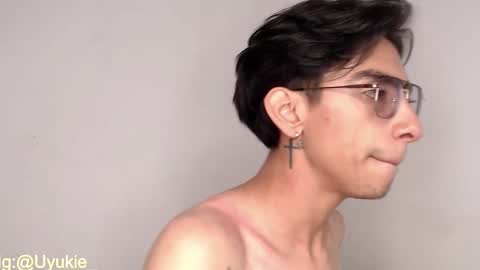 Ash online show from November 3, 9:27 pm