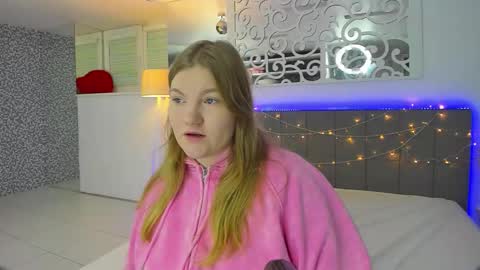 AshleyJonse online show from December 21, 6:20 am