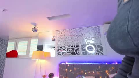 AshleyJonse online show from December 22, 6:31 am