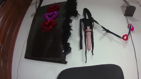 Snapshot of ashleyreyes_ chatting on February 26, 3:35 am Ashley online show from February 26, 3:35 am