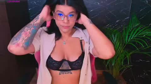 Snapshot of ashleyy18__ chatting on September 19, 10:08 am Ashleyy18 online show from September 19, 10:08 am