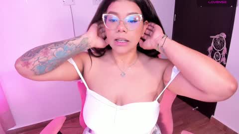 Snapshot of ashleyy18__ chatting on February 2, 12:35 pm Ashleyy18 online show from February 2, 12:35 pm