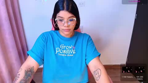 Snapshot of ashleyy18__ chatting on February 17, 9:24 am Ashleyy18 online show from February 17, 9:24 am