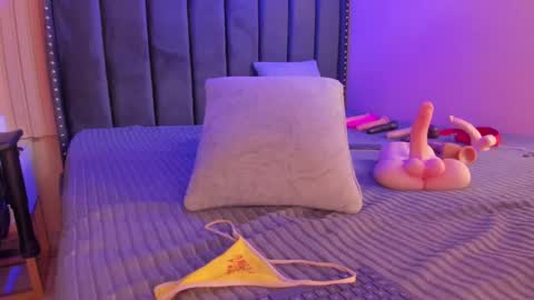 Snapshot of ashlye_miller_ chatting on February 11, 7:02 am ashlye_miller_ online show from February 11, 7:02 am