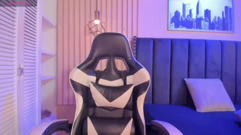 ashlye_miller_ online show from April 18, 4:36 am