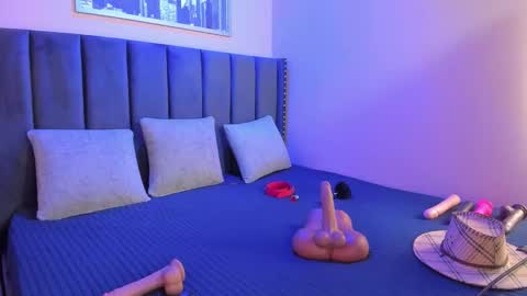 Snapshot of ashlye_miller_ chatting on October 12, 4:27 am ashlye_miller_ online show from October 12, 4:27 am