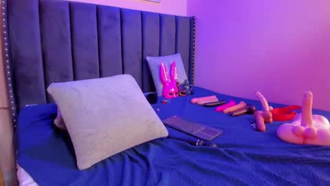 Snapshot of ashlye_miller_ chatting on February 9, 6:33 am ashlye_miller_ online show from February 9, 6:33 am