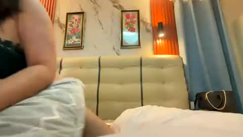 Ash online show from July 11, 1:36 pm