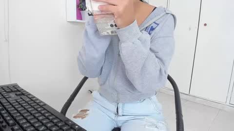 Camila online show from January 29, 12:45 pm