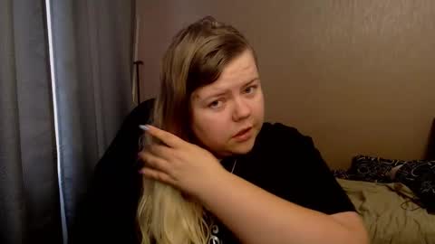 AsmiTKeyn online show from October 10, 9:04 am